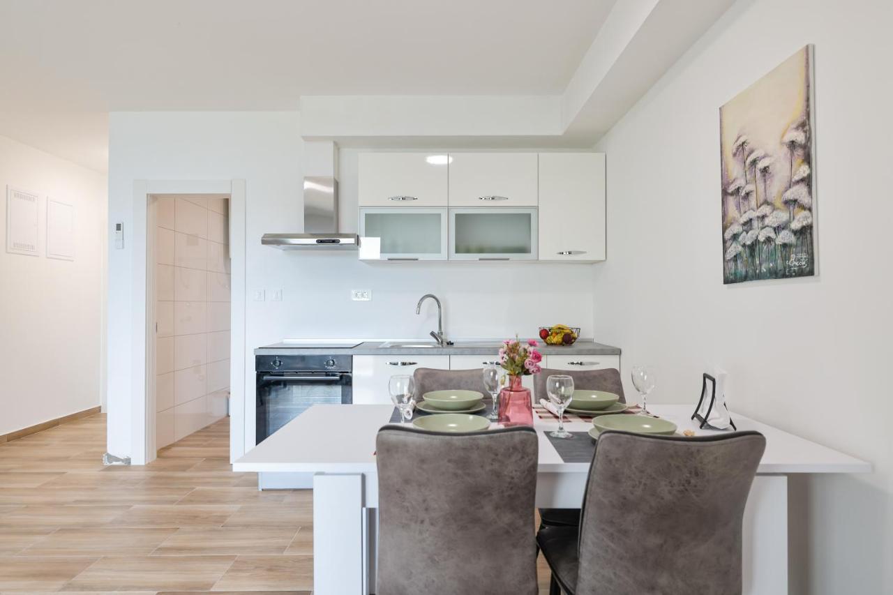 Beachfront Apartments Tic With Seaview Miletici Exterior foto