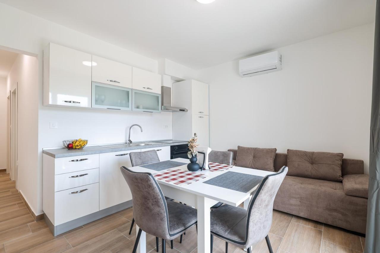 Beachfront Apartments Tic With Seaview Miletici Exterior foto